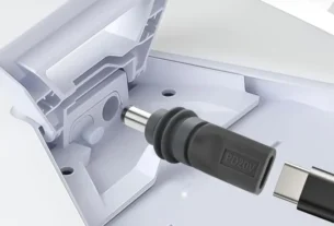 Adaptador Starlink Mini Tipo C para DC5521 conectado à entrada de alimentação